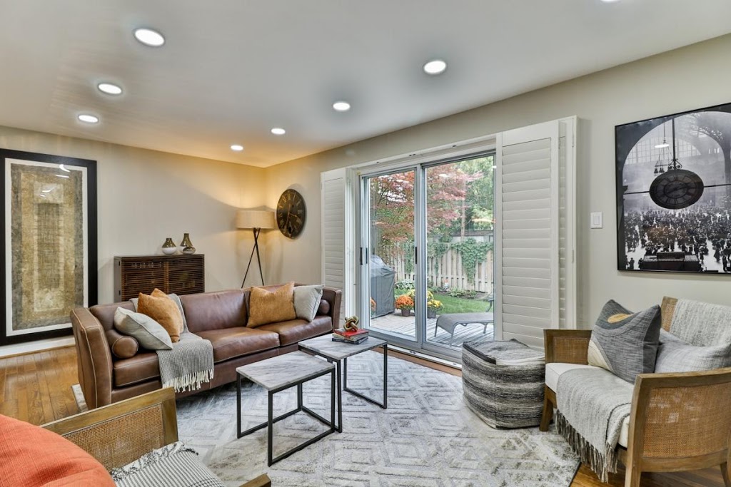 Kat Lubienski Real Estate Group | 2968 Dundas St W Ste 3003, Toronto, ON M6P 1Y8, Canada | Phone: (416) 236-1392