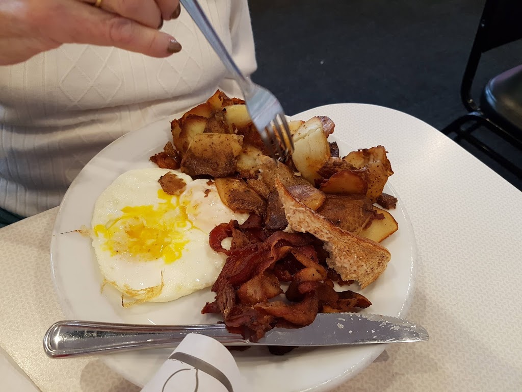 Route 42 Diner and Dairy Bar | 2825 County Rd 42, Windsor, ON N0R 1L0, Canada | Phone: (519) 966-5992