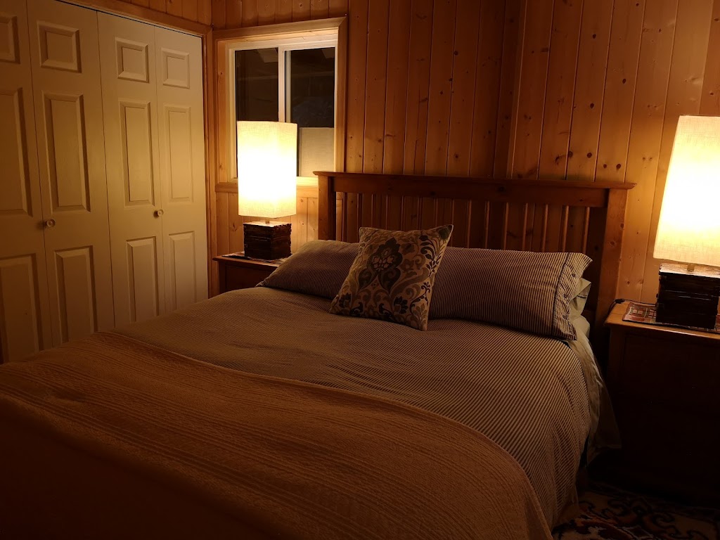 Treehouse Cottage | 7648 Sechelt Inlet Rd, Sechelt, BC V0N 3A4, Canada | Phone: (855) 458-3004