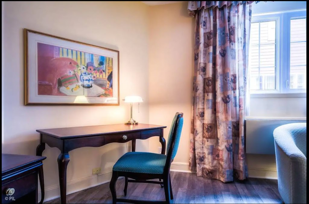 Chambre Deluxe | 252 Chem. du Lac-Millette, Saint-Sauveur, QC J0R 1R3, Canada | Phone: (514) 889-4412