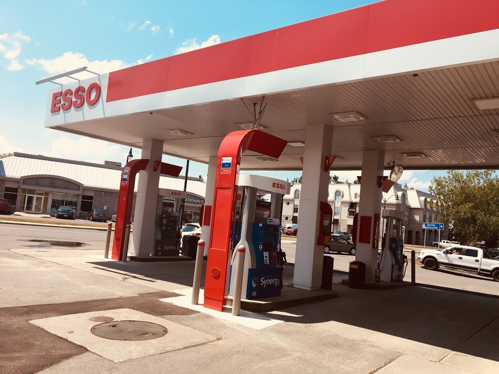 Station l’essence Esso Le Bonisoir | 814 Boulevard de lAnge Gardien N local 20, LAssomption, QC J5W 1P6, Canada | Phone: (450) 591-1188
