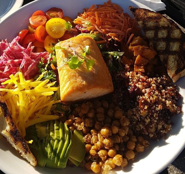 Vics on Wellington & Bentleys Lounge | 1150 Wellington Rd, London, ON N6E 1M3, Canada | Phone: (519) 681-0600