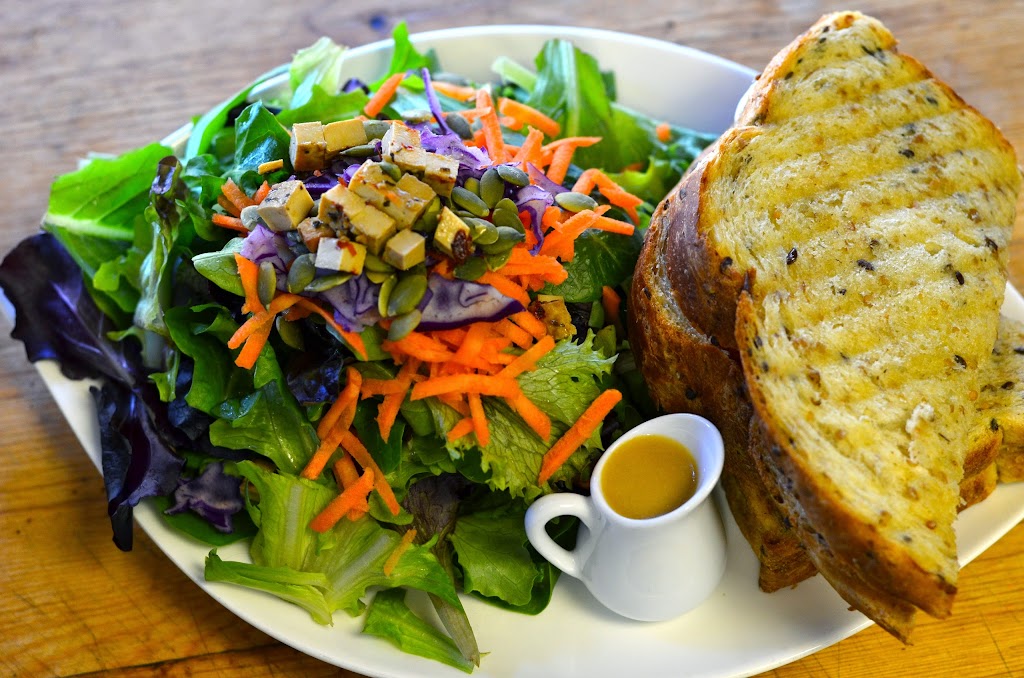 Kameleon Food and Drink | 654 Harper Rd #4, Quathiaski Cove, BC V0P 1N0, Canada | Phone: (250) 285-3282