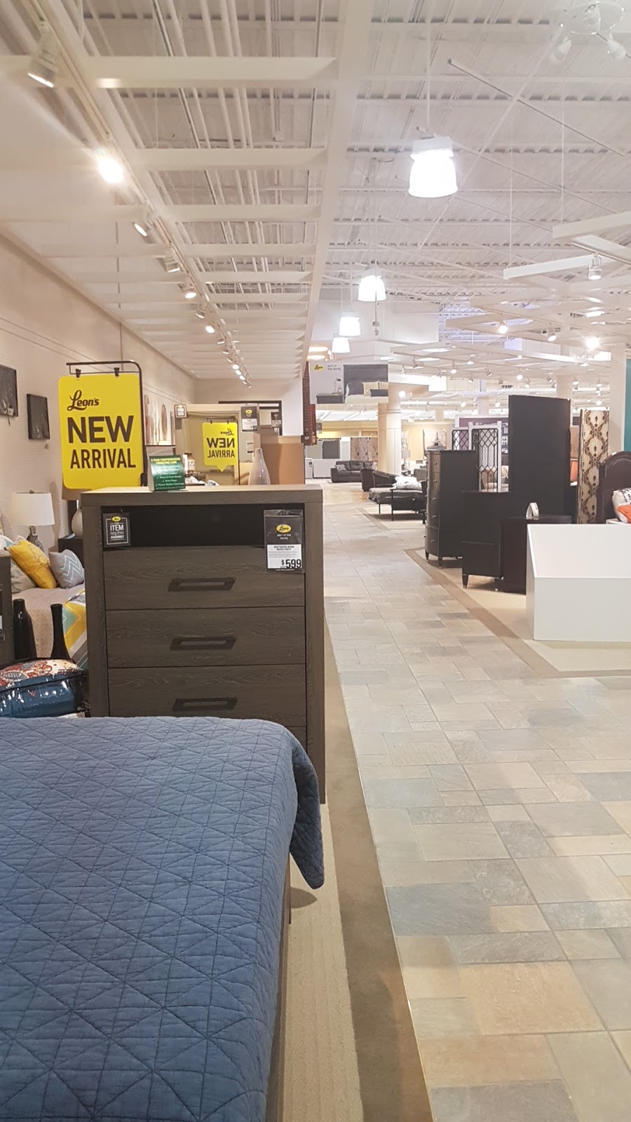 Leons Furniture | 121 Silvercreek Pkwy N, Guelph, ON N1H 3T3, Canada | Phone: (519) 767-5366