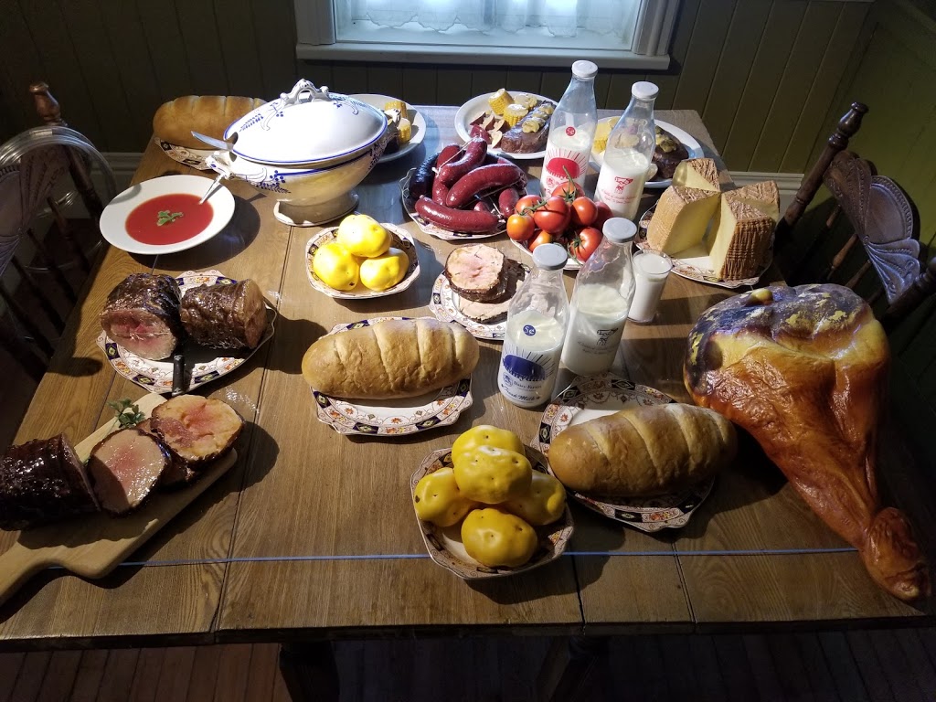 Maison Louis-Cyr | 215 Rue Sainte-Louise, Saint-Jean-de-Matha, QC J0K 2S0, Canada | Phone: (450) 886-1666