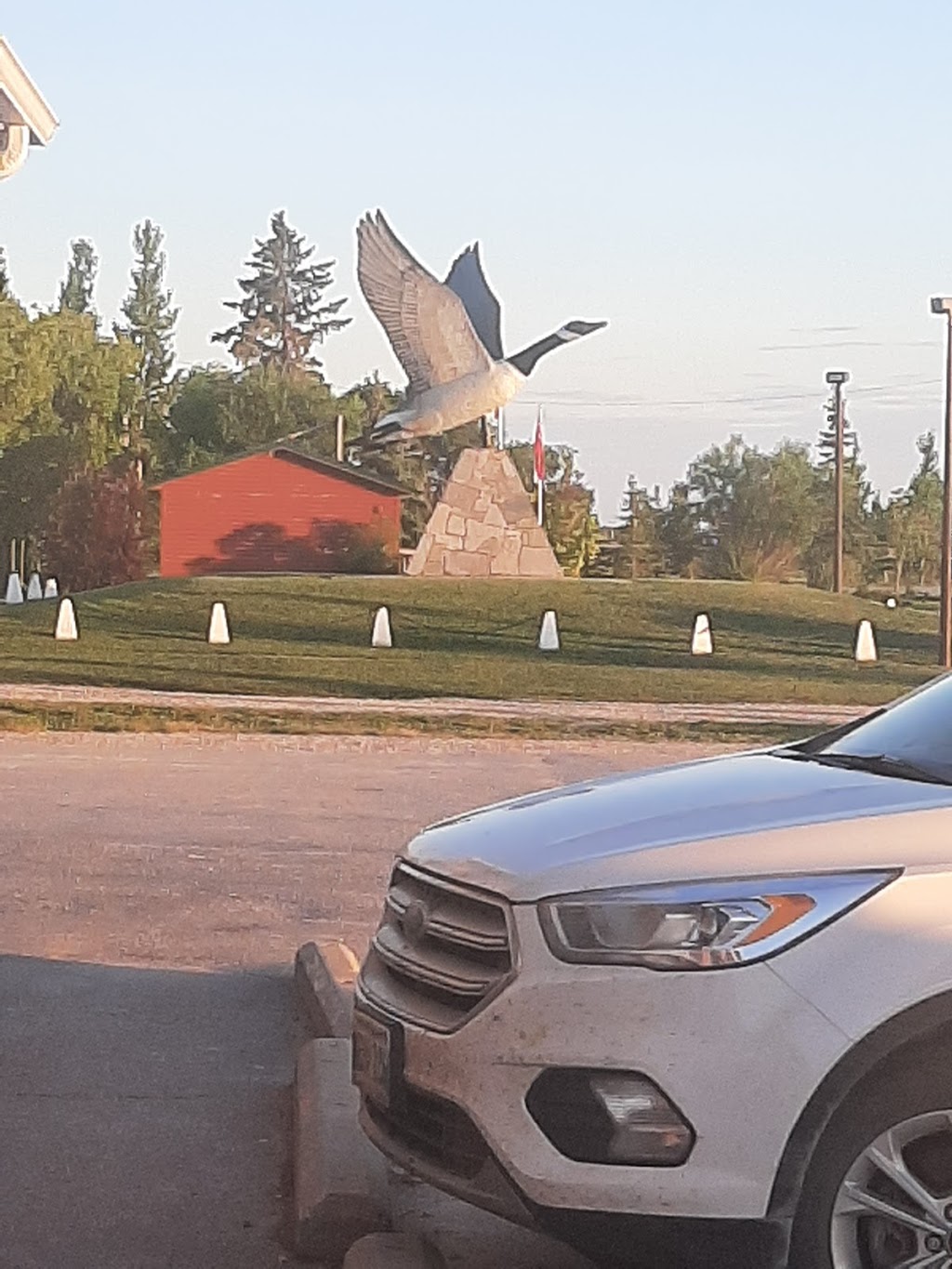 Esso - Chicken Chef | 104 MAIN ST. AND JCT. HWY #6, Lundar, MB R0C 1Y0, Canada | Phone: (204) 762-5100