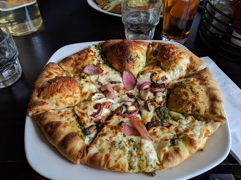 The Lookout Lounge Kitchen & Bar | 1 Sunshine Access Rd, Edgewater, AB T1L 1J5, Canada | Phone: (877) 542-2633
