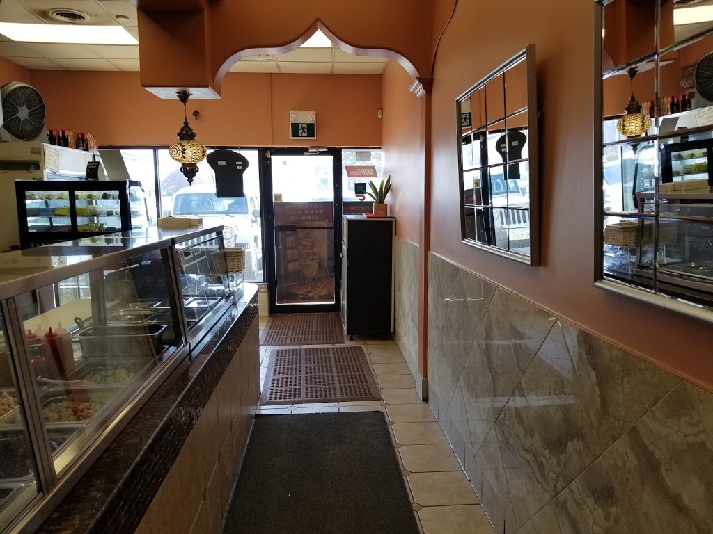 Phillips Shawarma | 465 Phillip St, Waterloo, ON N2L 6C7, Canada | Phone: (519) 880-0303