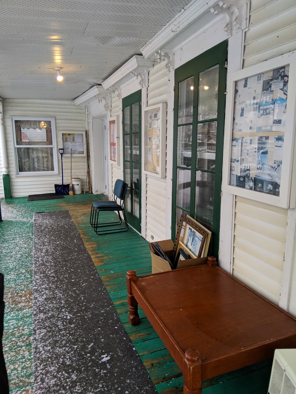 Reiliy House | 302 Rue Principale, Mansonville, QC J0E 1X0, Canada | Phone: (450) 292-3109