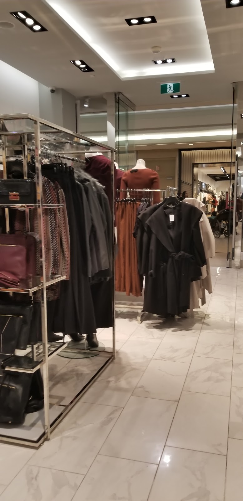 LE CHÂTEAU | 300 Borough Dr, Scarborough, ON M1P 4P5, Canada | Phone: (416) 296-3434