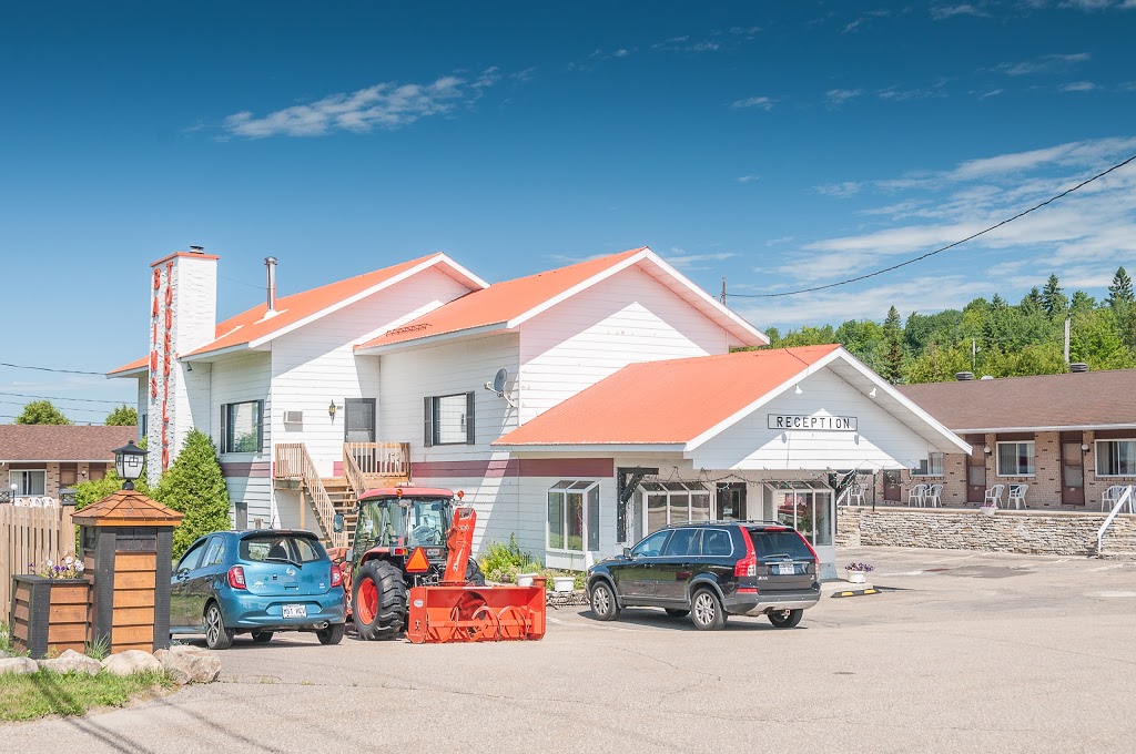 Motel St-Moritz | 1580 Rue Principale E, Sainte-Agathe-des-Monts, QC J8C 2V7, Canada | Phone: (819) 326-3444