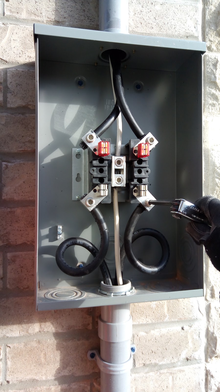Electrical Service Toronto | 12 Birchleaf Crescent, Etobicoke, ON M9R 2L6, Canada | Phone: (416) 832-4114