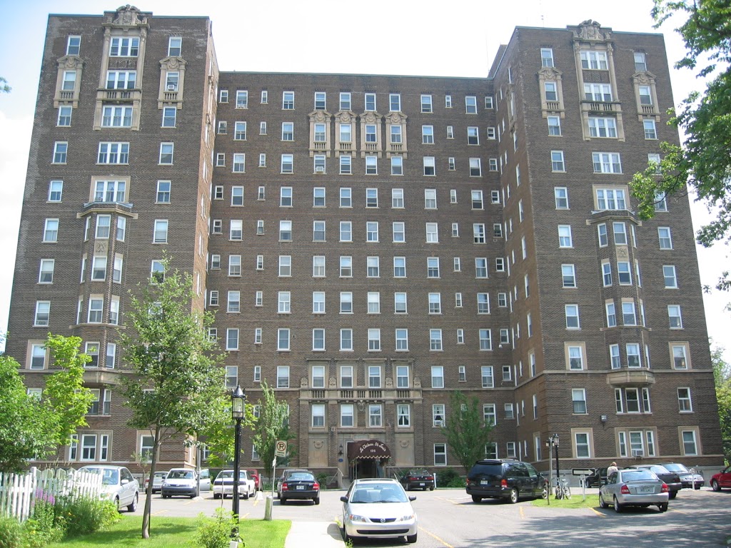 Château St-Louis (Le) | Chateau Saint-Louis, 135 Grande Allée O, Québec, QC G1R 2H2, Canada | Phone: (418) 523-2990