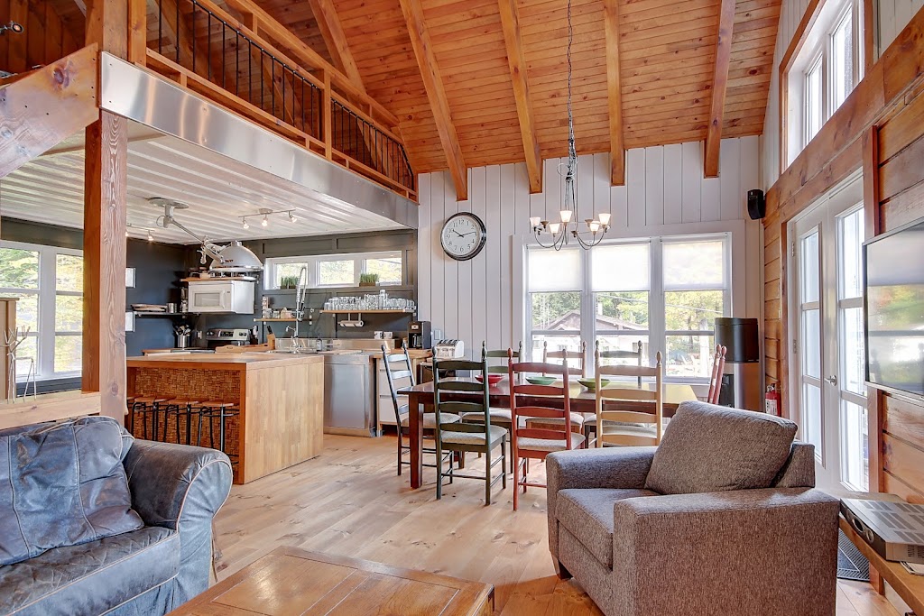 Chalets en Estrie | 33 Rue de la Petite Coulée, Orford, QC J1X 7J5, Canada | Phone: (819) 578-4019