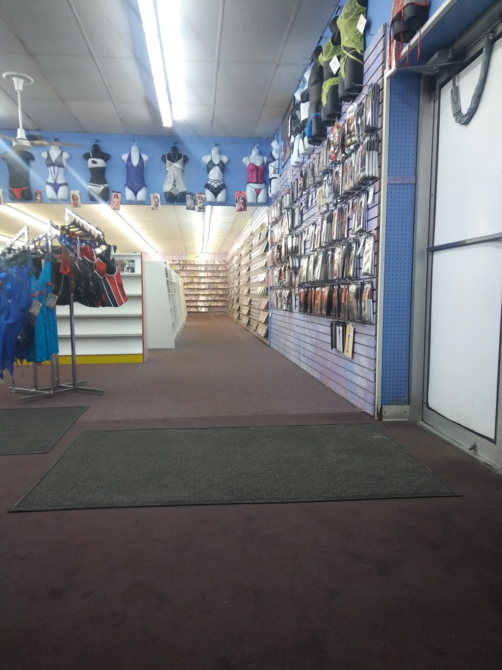 Pandoras Boxxx | 1467 Seneca St, Buffalo, NY 14210, USA | Phone: (716) 827-0300
