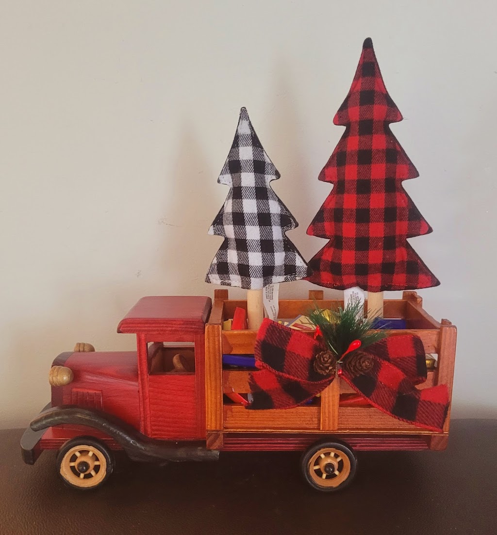 Gifts by the Pines | 12337 Hwy 41, Northbrook, ON K0H 2G0, Canada | Phone: (416) 820-4025