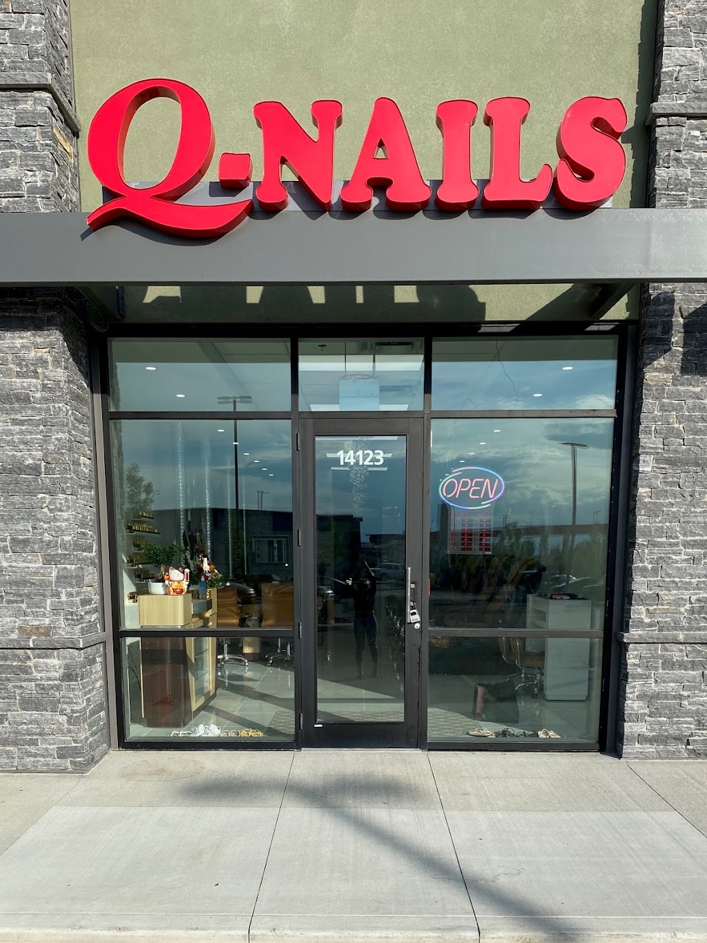 Q Nails and Spa Chappelle | 14123 28 Ave SW, Edmonton, AB T6W 0C3, Canada | Phone: (780) 752-8900