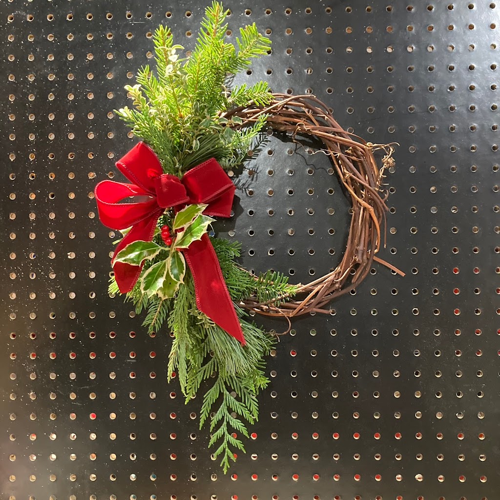 JF Floral & Garden Studio | 1464 Ridgemount Dr, Comox, BC V9M 3H1, Canada | Phone: (778) 668-3255