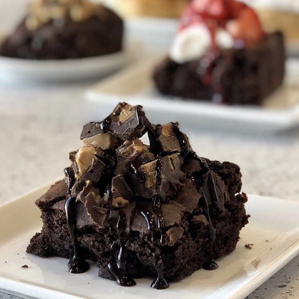 Cinnaholic | 1035 King St W, Hamilton, ON L8S 1L6, Canada | Phone: (905) 521-1121
