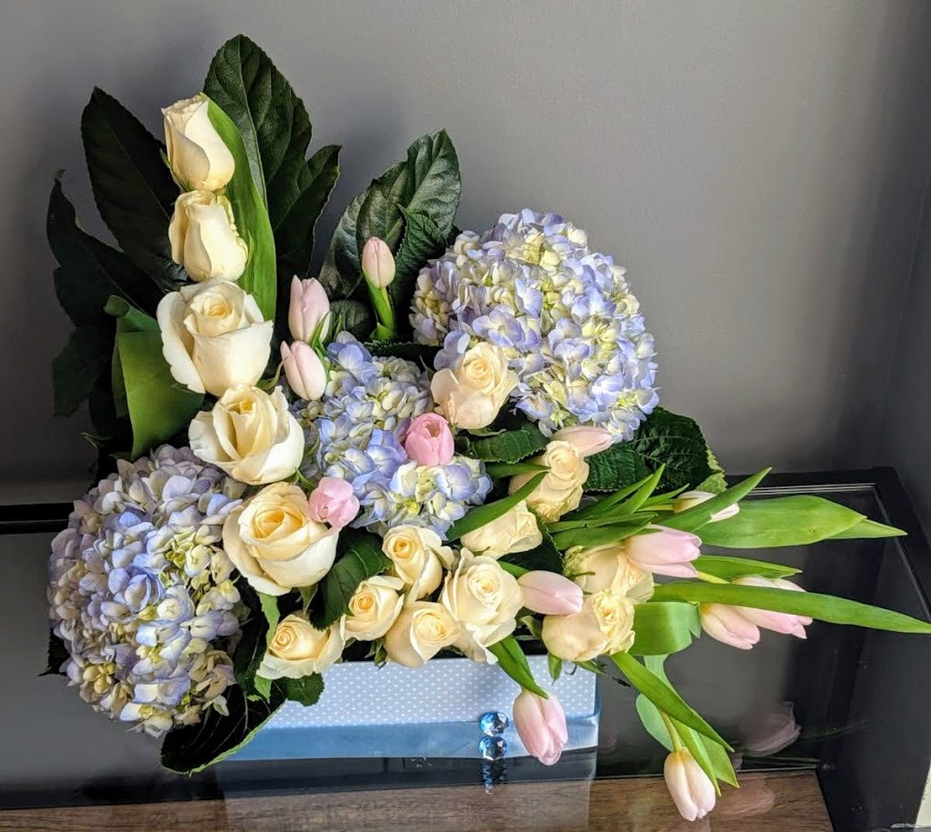 Lada Co. Florals | Edgerton Dr, Bowmanville, ON L1C 4S7, Canada | Phone: (647) 530-1522