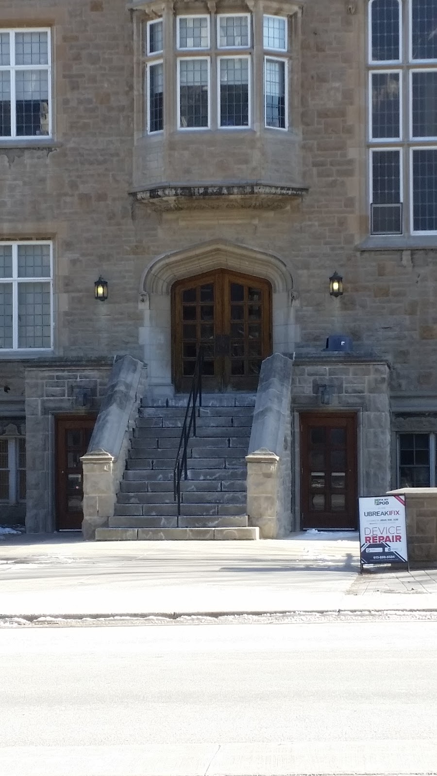 uBreakiFix | 238 Princess St, Kingston, ON K7L 1B2, Canada | Phone: (613) 888-6584