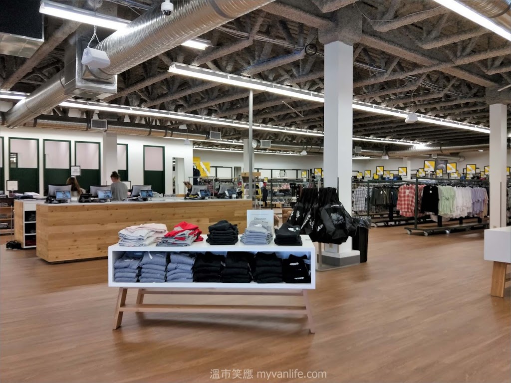 Roots | 1101 United Blvd, Coquitlam, BC V3K 6V3, Canada | Phone: (604) 395-1491