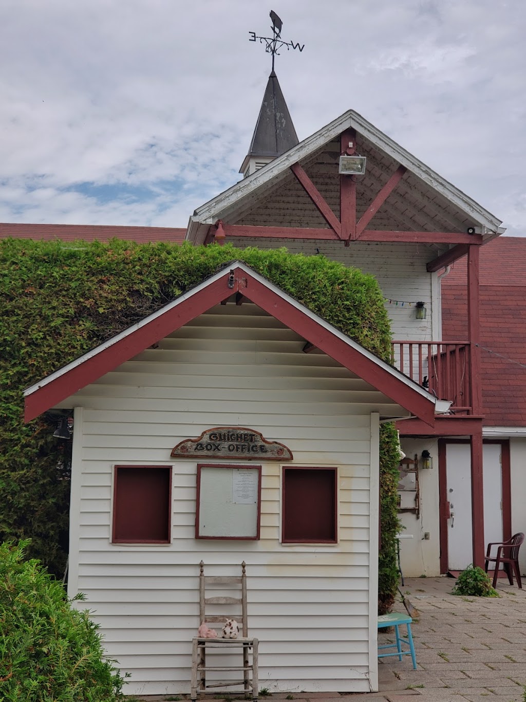 Théâtre Piggery Inc | 215 Rue Simard, Sainte-Catherine-de-Hatley, QC J0B 1W0, Canada | Phone: (819) 842-2431