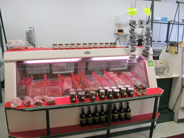 Sullivans Butcher Shop | 641 Berford St, Wiarton, ON N0H 2T0, Canada | Phone: (519) 534-3074