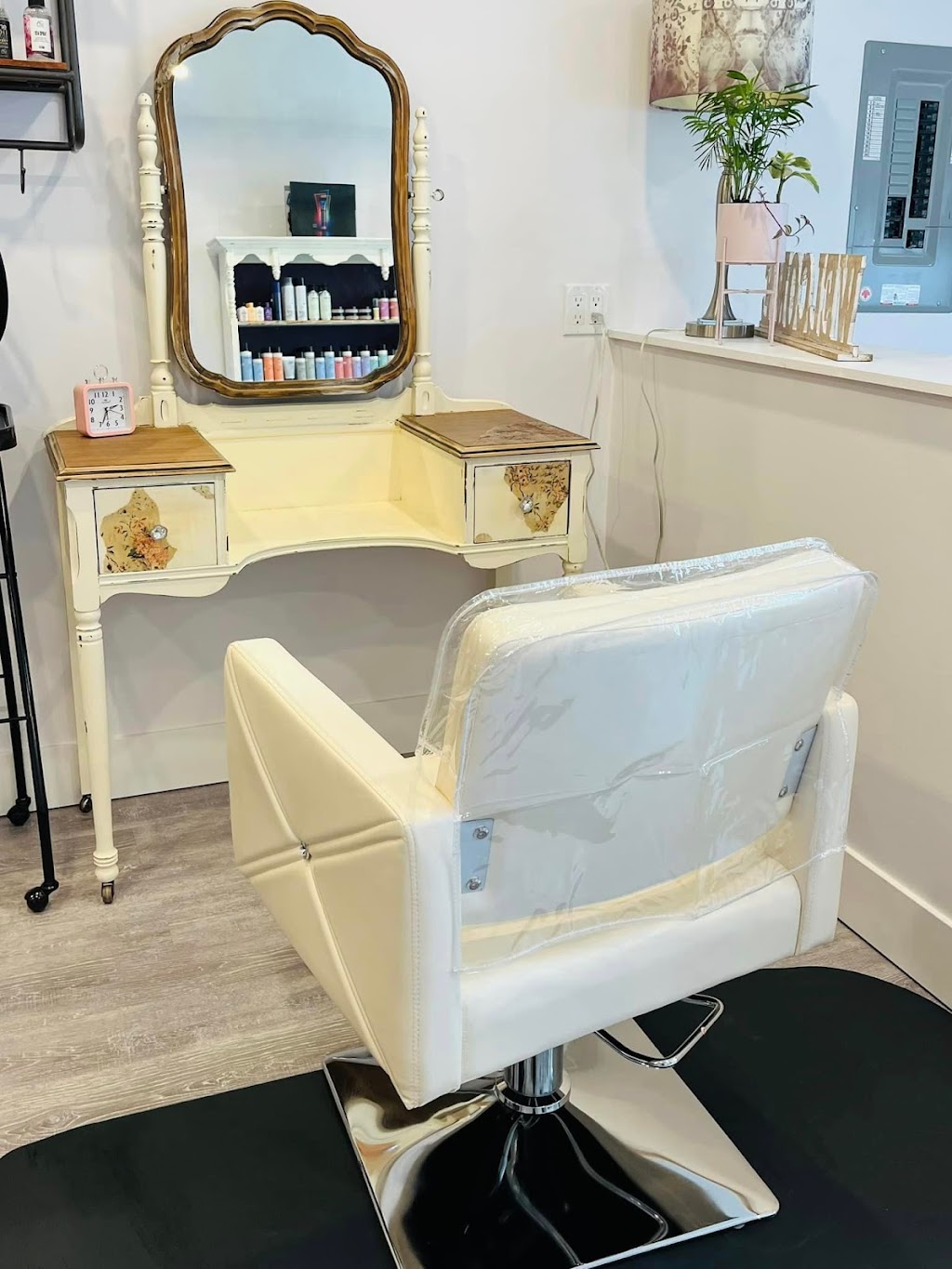 Tranquility Salon | 511 Panorama Pl, Parksville, BC V9P 1A4, Canada | Phone: (250) 937-8481