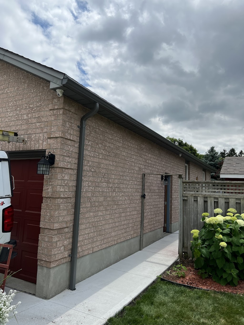 Forest City Eavestrough | 385 Sugarcreek Trail #404, London, ON N6H 0J3, Canada | Phone: (519) 614-1873