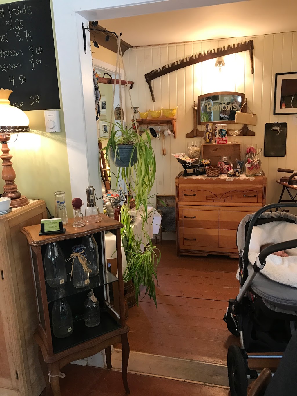 Sandy baie, boutique et café | 3M0,, 1410 Rue Principale, Saint-Côme, QC J0K, Canada | Phone: (450) 883-8918