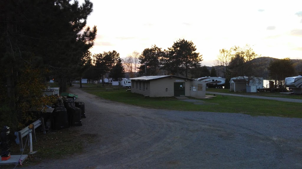 Camping Municipal et Marina St-Roch-de-Mékinac | 501 Ducharme, Saint-Roch-de-Mékinac, QC G0X 2E0, Canada | Phone: (819) 646-5500