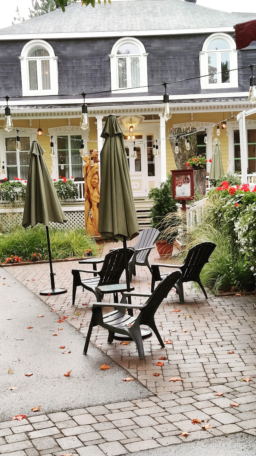 Galerie Porte Rouge - Baie-St-Paul | 61 Rue St Jean Baptiste, Baie-Saint-Paul, QC G3Z 1M3, Canada | Phone: (418) 760-8830