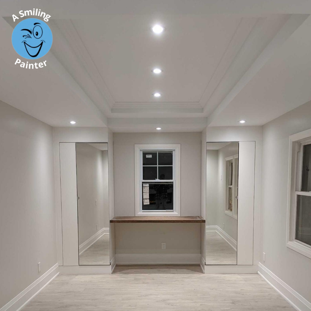 A Smiling Painter | 964 Dundas St W, Toronto, ON M6J 1W5, Canada | Phone: (416) 414-9477