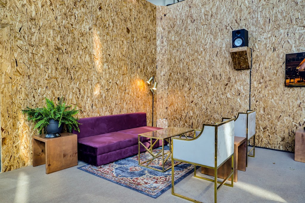 ABP Boutique - Mobilier neuf et usagé | 2240 Rue Pitt suite 115, Montréal, QC H4E 4H1, Canada | Phone: (514) 387-7632
