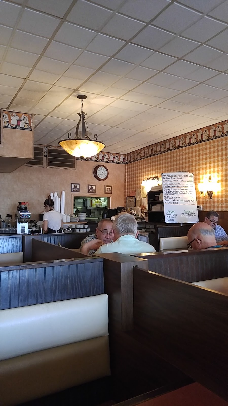 Michaels Restaurant | 3011 Pine Ave, Niagara Falls, NY 14301, USA | Phone: (716) 282-4043