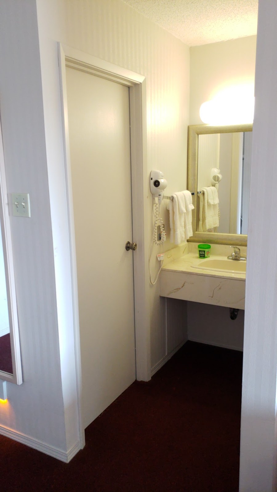 Ramada Limited Calgary Northwest | 2363 Banff Trail NW, Calgary, AB T2M 4L2, Canada | Phone: (403) 289-5571