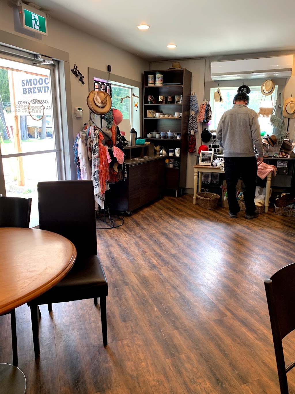 Smoochies Brewing Co | 1885 Bakery Frontage Rd, Christina Lake, BC V0H 1E4, Canada | Phone: (250) 447-6555