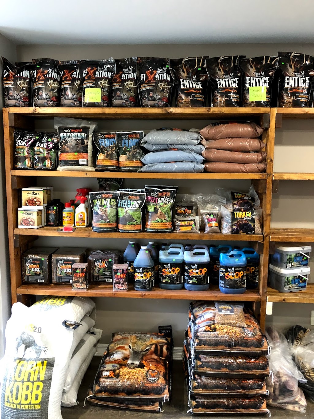 Skinkles Pet Supplies & More | 400 W Front St Building 10, Stirling, ON K0K 3E0, Canada | Phone: (613) 395-0899