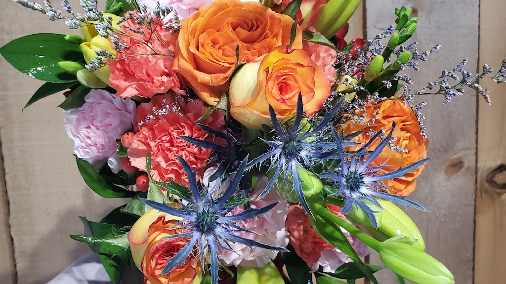 Es - Flowers and Gifts by Design | 6025 ON-542, Mindemoya, ON P0P 1S0, Canada | Phone: (705) 603-0715