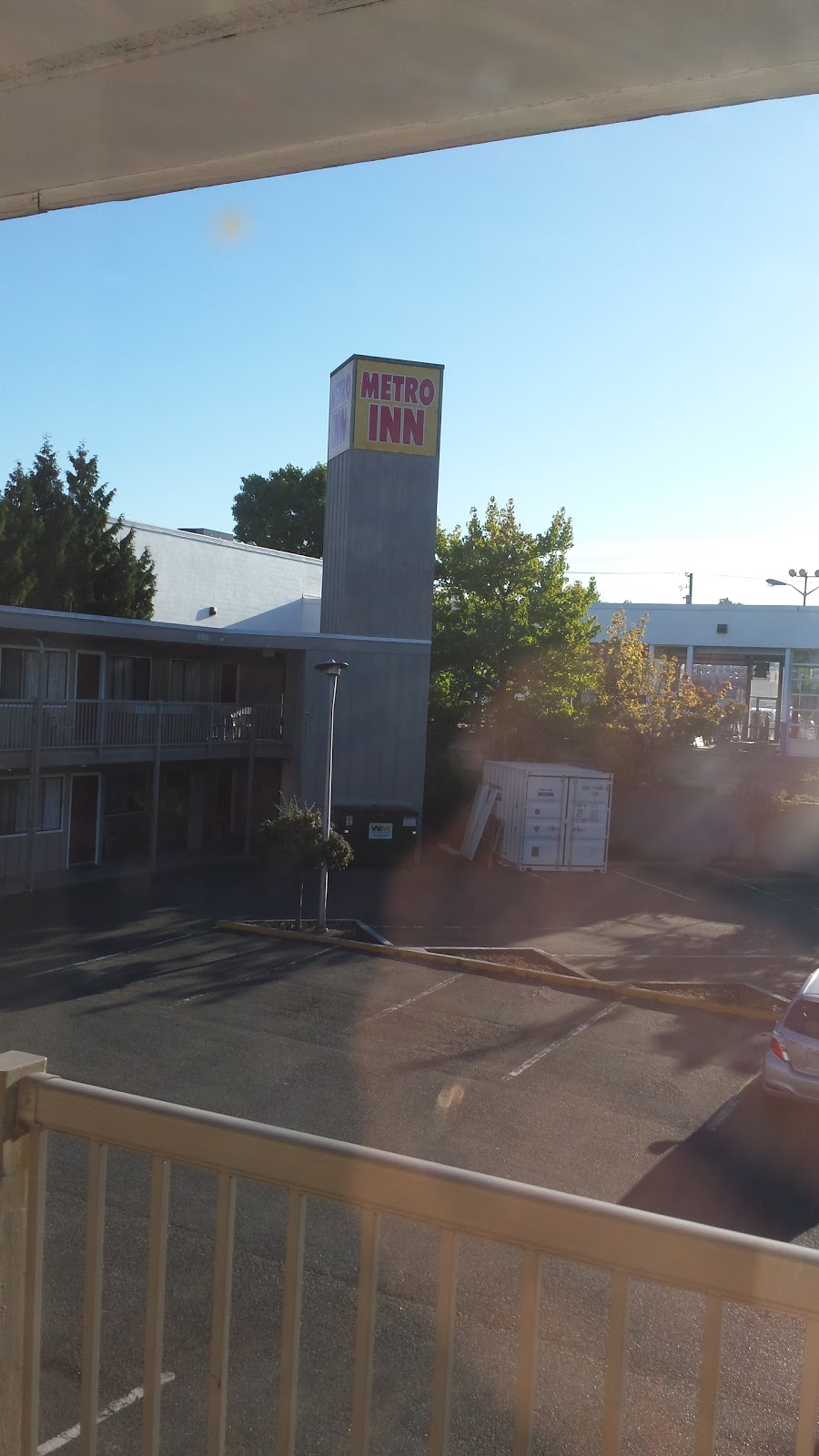 Metro Inn | 680 Garbally Rd, Victoria, BC V8T 2K2, Canada | Phone: (250) 386-8351