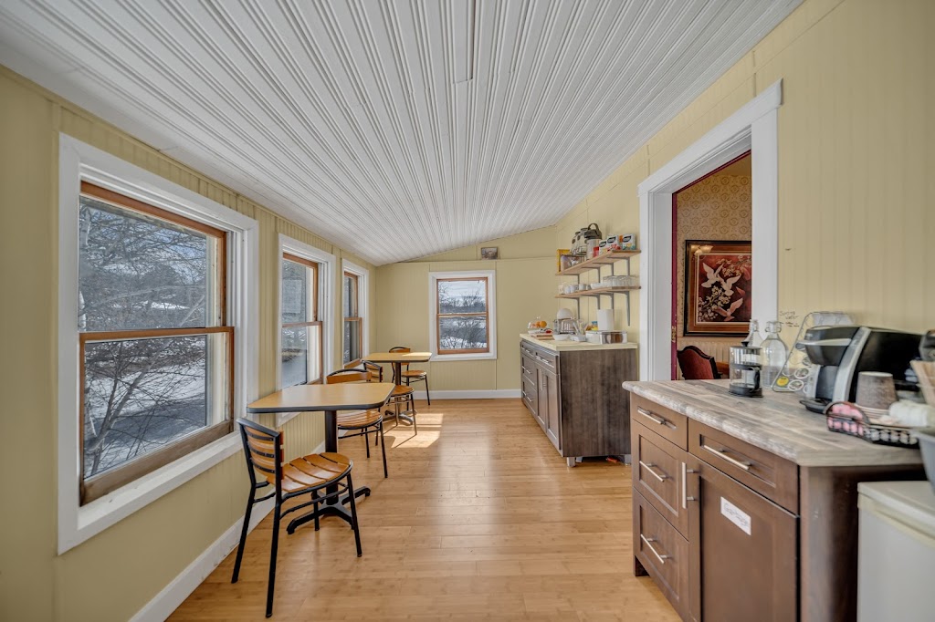 Marmora and Lake Inn B & B/ The Baron On 7 | 29 Bursthall St, Marmora, ON K0K 2M0, Canada | Phone: (613) 324-4555