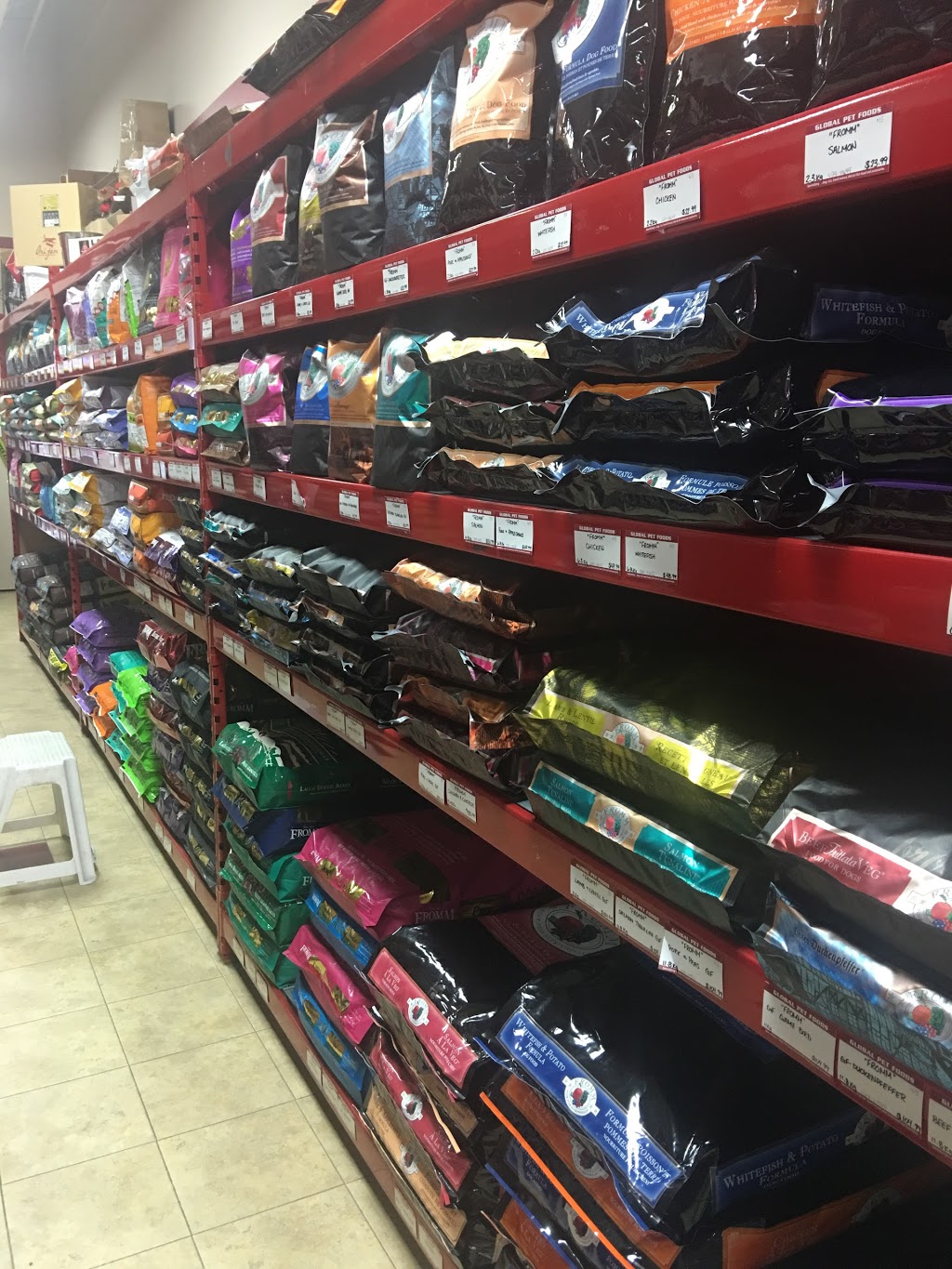 Global Pet Foods Brooklin | 200 Carnwith Dr E, Whitby, ON L1M 0A1, Canada | Phone: (905) 425-1899