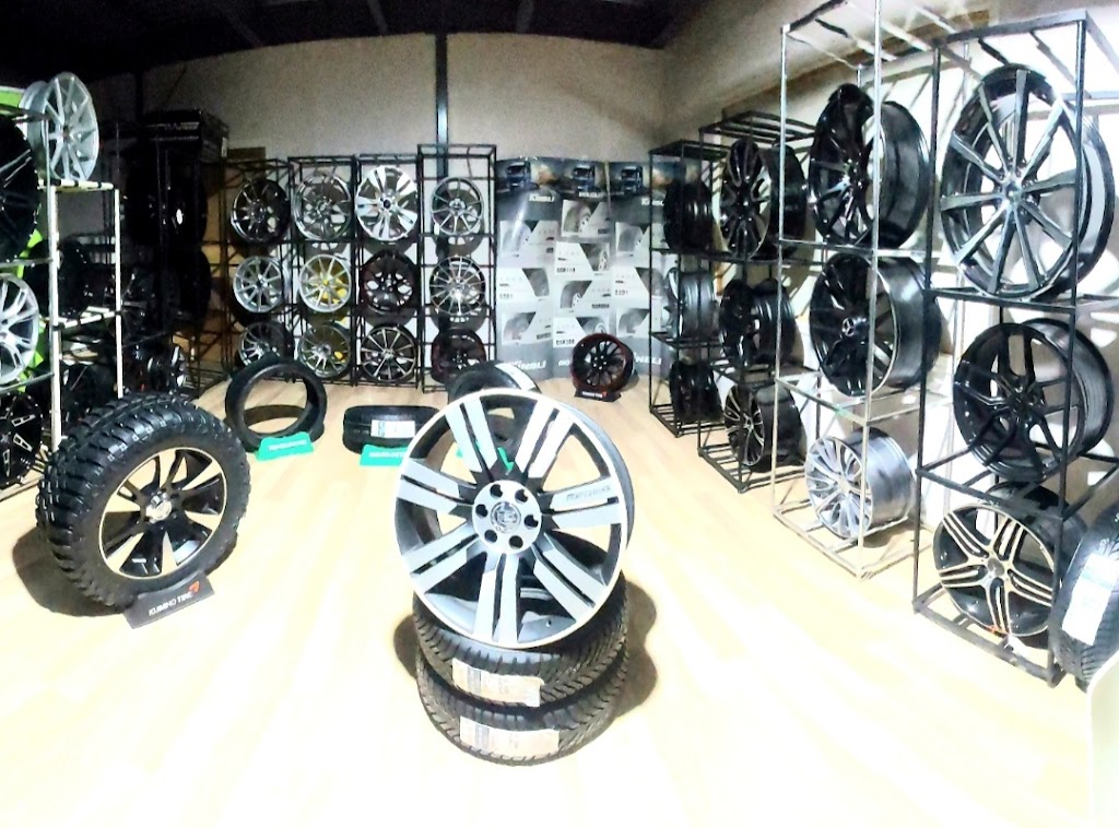 Carrefour Mags & Pneus ( MONTREAL / LEVIS QC) | 1950 b 46e Avenue, Lachine, QC H8T 2P2, Canada | Phone: (514) 885-0054