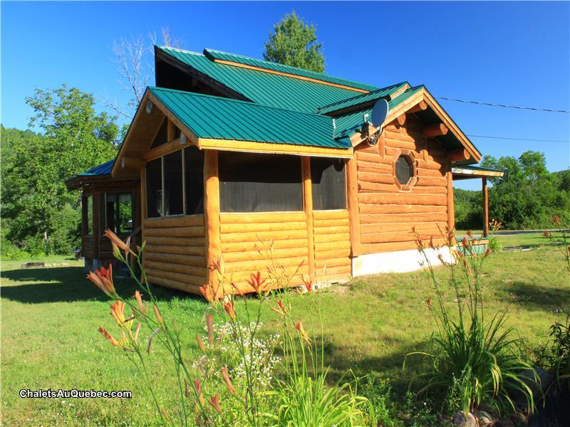 Location Desrosiers • Chalet en Bois Rond | 161 Chemin Saint-Joseph, Trois-Rives, QC G0X 2C0, Canada | Phone: (819) 646-5159