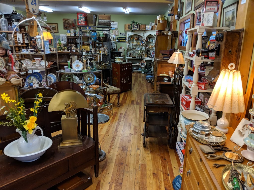 The Local of Louis Creek Artisan Market - Antiques | Louis Creek Rd, Louis Creek, BC V0E 2E0, Canada | Phone: (250) 672-0146