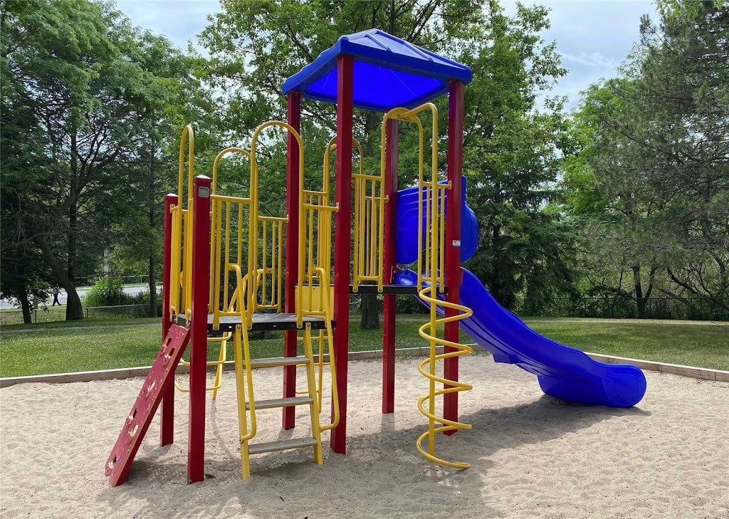 Mapledale Condominum Complex | 3050 Ellesmere Rd, Scarborough, ON M1E 5E6, Canada | Phone: (416) 286-3663