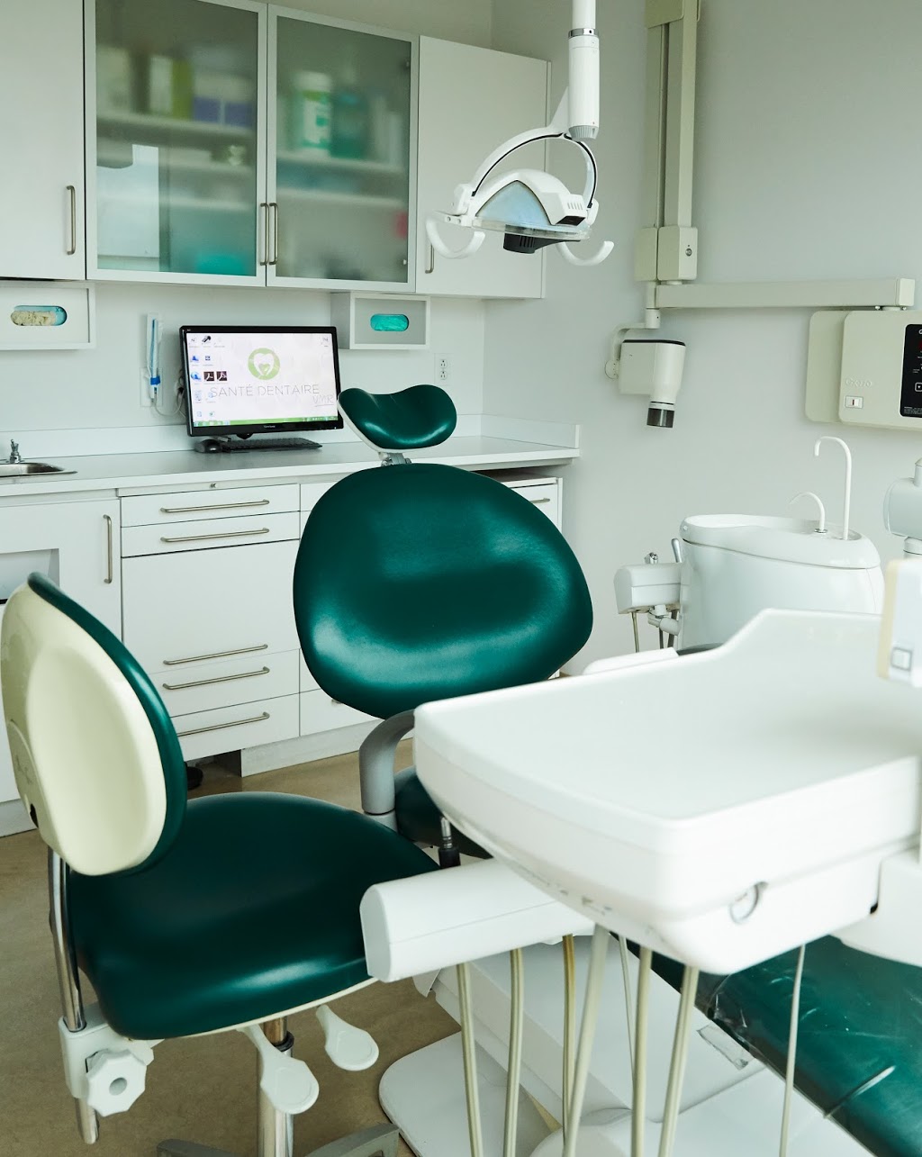 Santé Dentaire VMR | 3333 Boulevard Graham # 210, Mont-Royal, QC H3R 3L5, Canada | Phone: (514) 738-8934