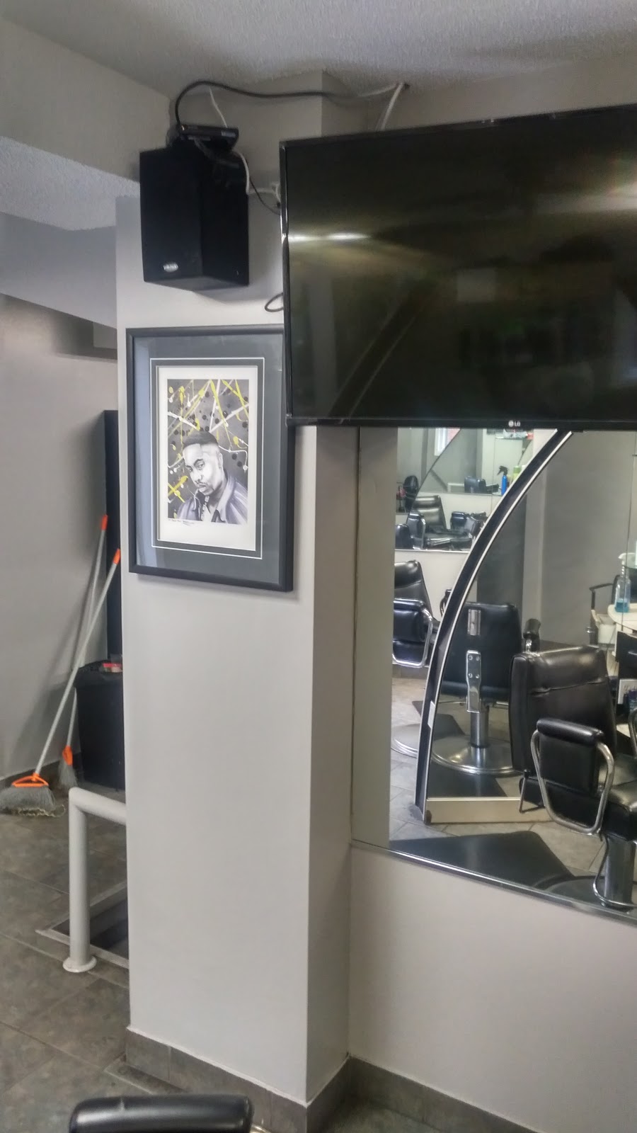 Frontline Unisex Hair Design | 53 Young St, Hamilton, ON L8N 1V1, Canada | Phone: (905) 527-1886