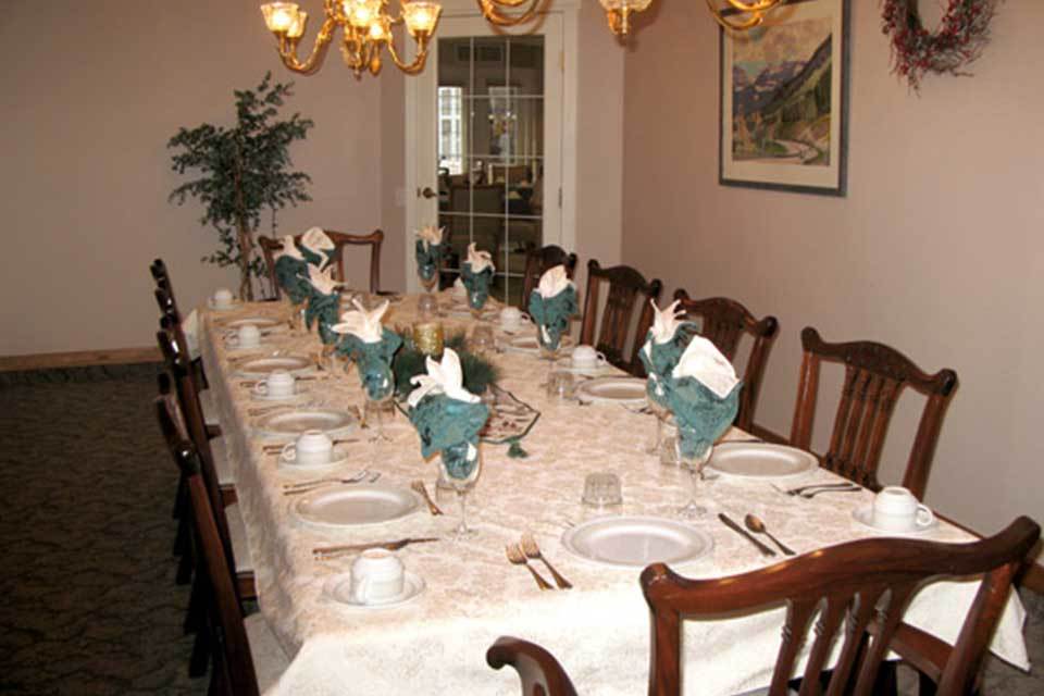 Athens Creek Retirement Lodge | 170 Warren Ave W, Penticton, BC V2A 8R6, Canada | Phone: (250) 493-3838